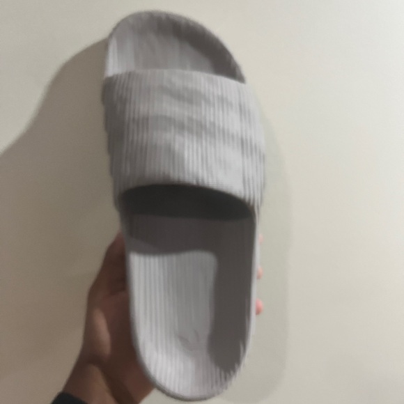 Adidas Yeezy Boost 350 V2 Zebra - Picture 3 of 4